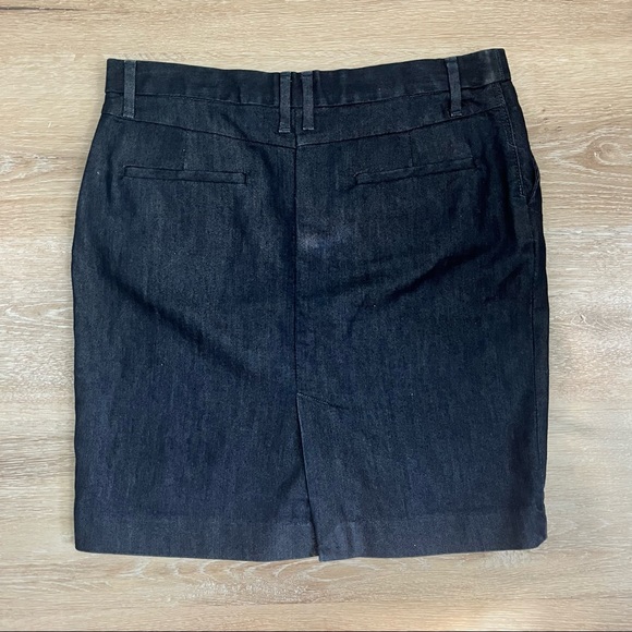 ✨Host Pick✨ Banana Republic Chambray Pencil Skirt - Picture 3 of 5